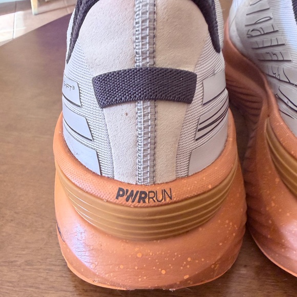 SAUCONY RUNNING SHOES. (SIZE 12) - Picture 7 of 11